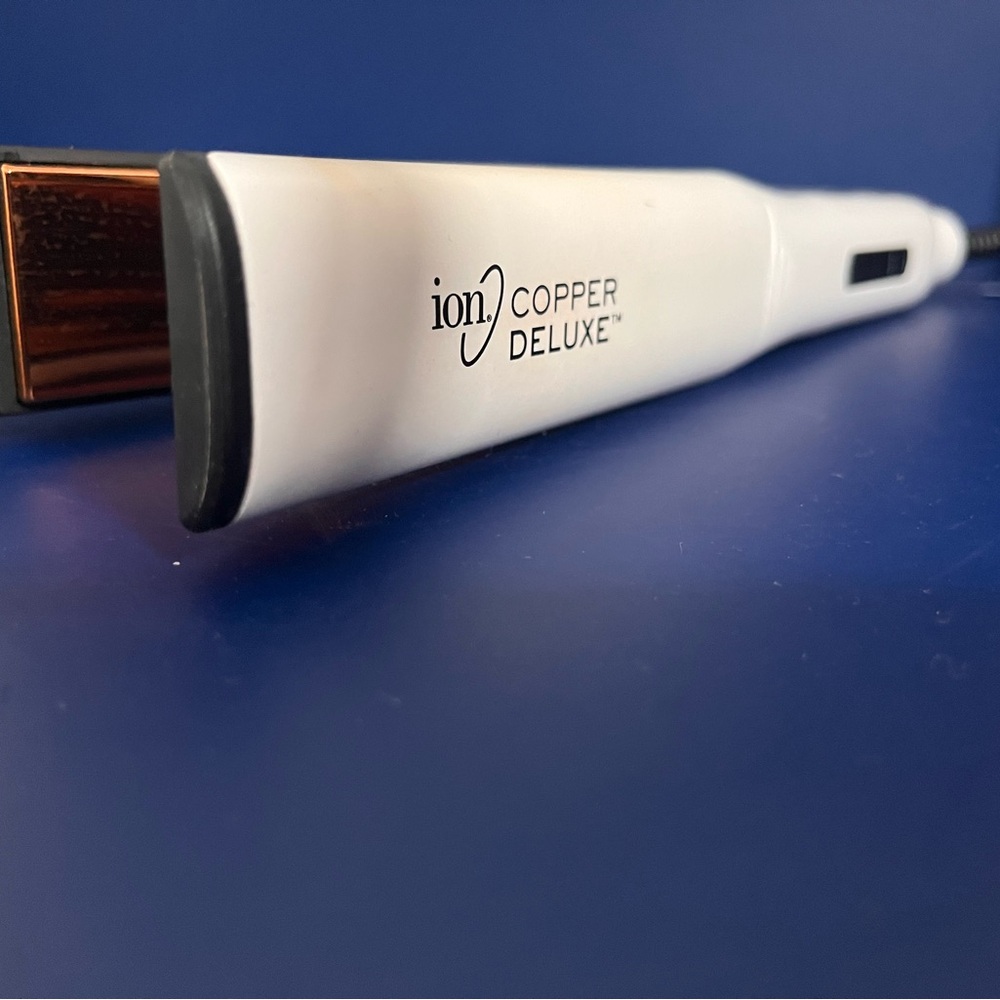 ION. Copper Deluxe White Hair Styling Tool